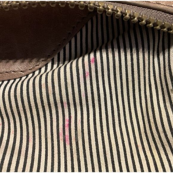 Vintage MARC BY MARC JACOBS Distressed Leather Wristlet 9” X 5” - Picture 5 of 5